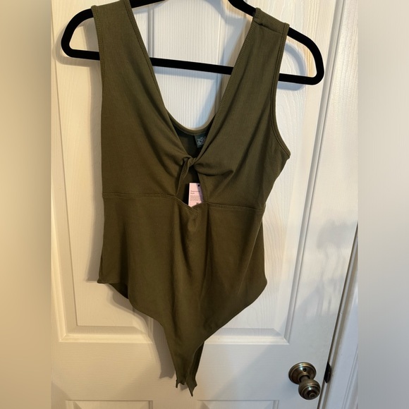 Wild Fable Twist Front Bodysuit - Picture 2 of 3